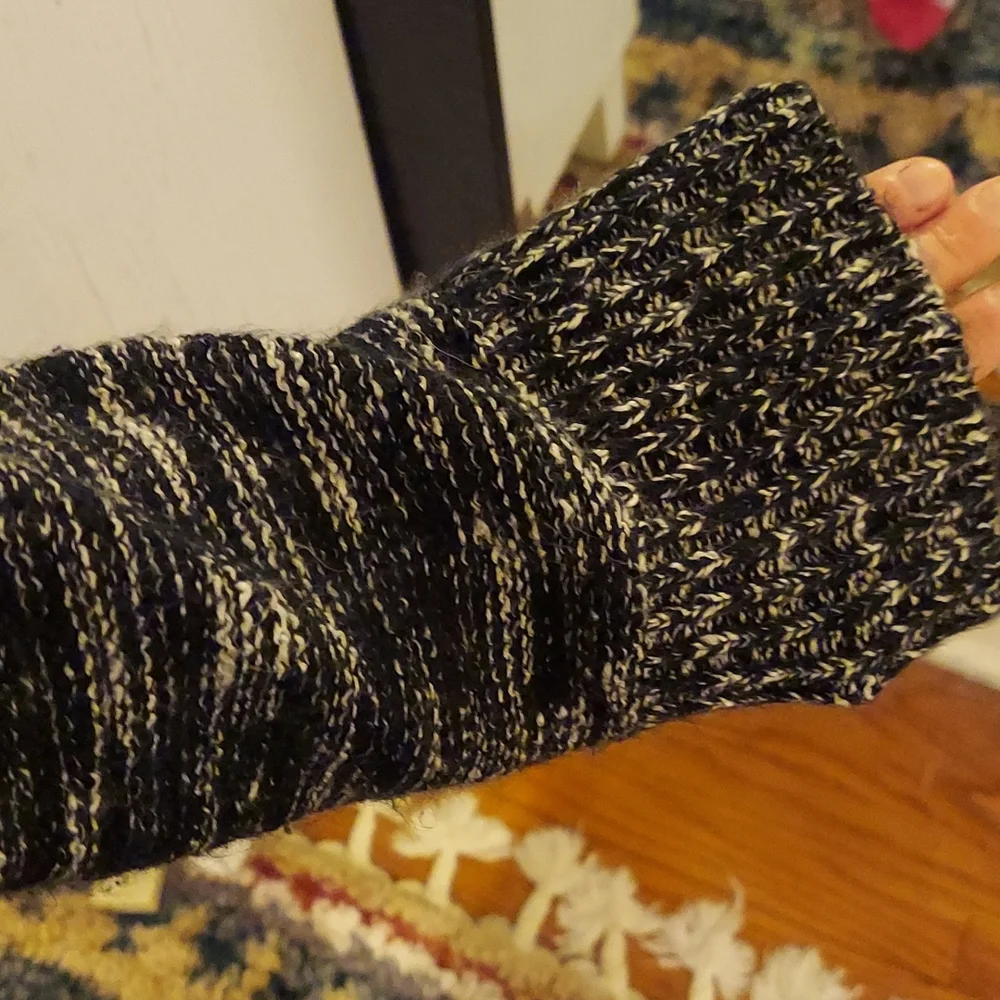 Knitted sweater - Picture 2 of 7